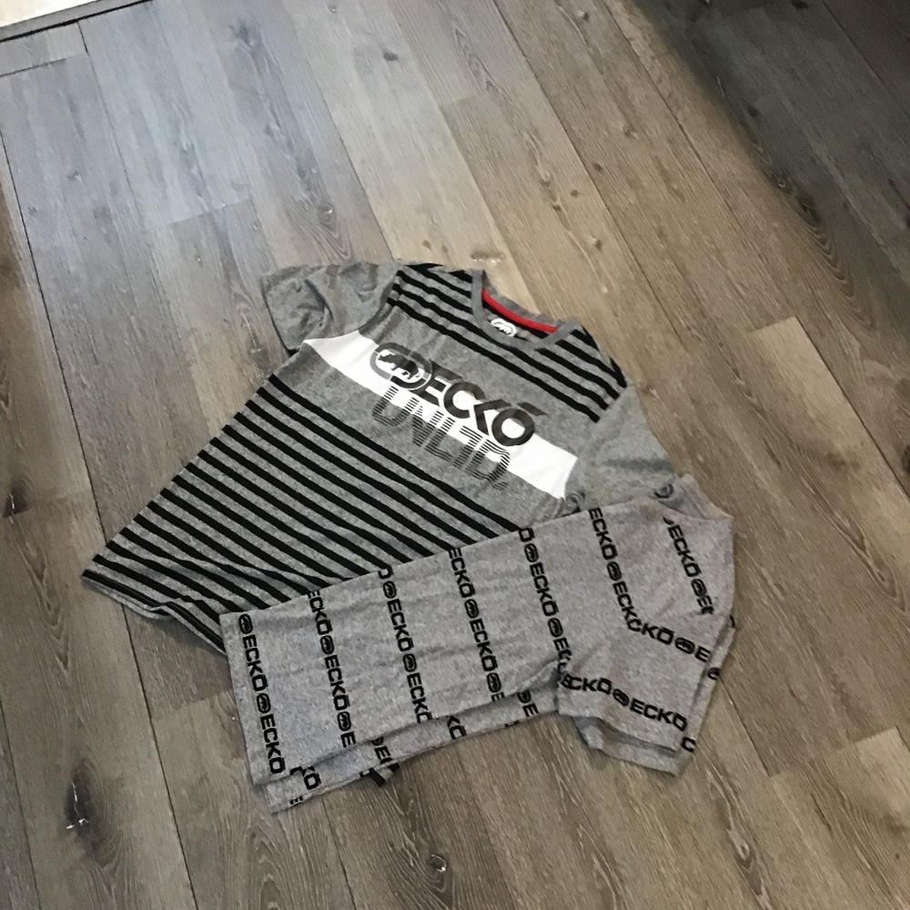 T shirt lot of 2
